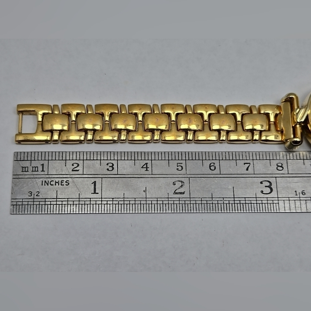 Womens Timex Analog Watch 25mm Gold Tone Classy 30 Meters New Battery - Picture 8 of 9